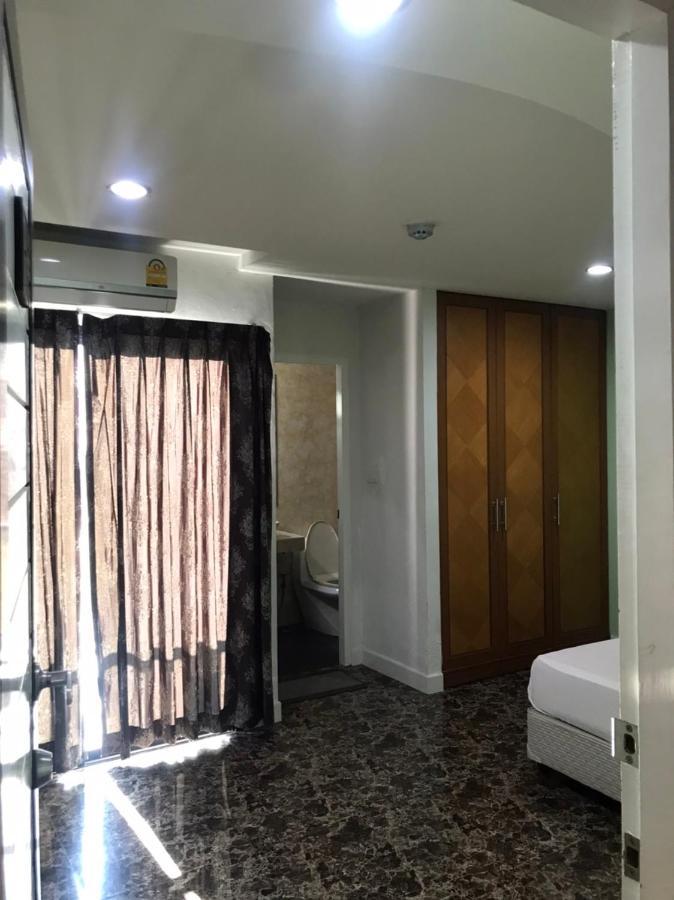 Rod Fai Fah Apartment Bangkok Exterior photo
